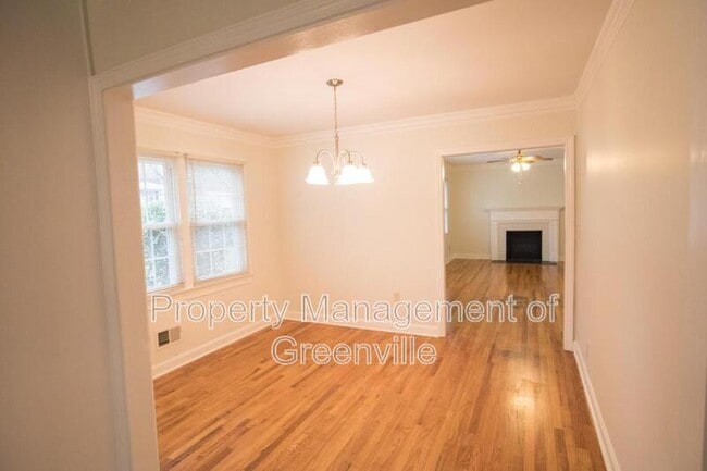 Building Photo - 121 Scarlett St