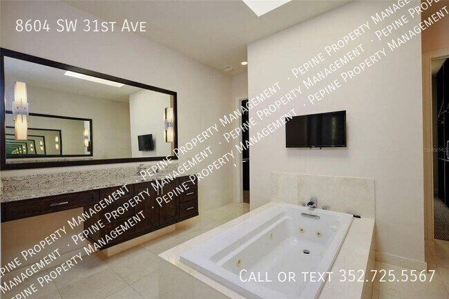 Building Photo - 8604 SW 31st Ave