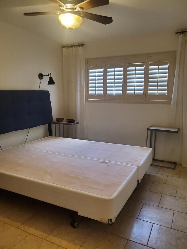 Building Photo - 2821 Los Felices Cir W