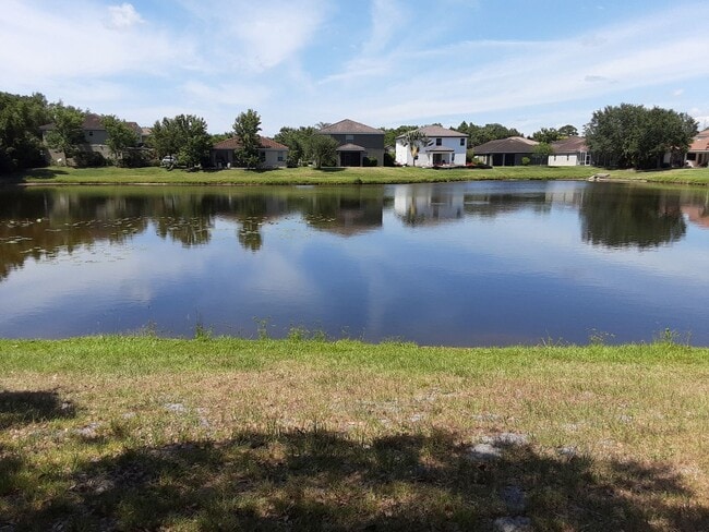 Building Photo - Annual unfurnished 3/2 nicely renovated SFH with large yard overlooking a lake.