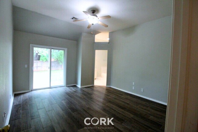 Building Photo - 927 Castle Rd