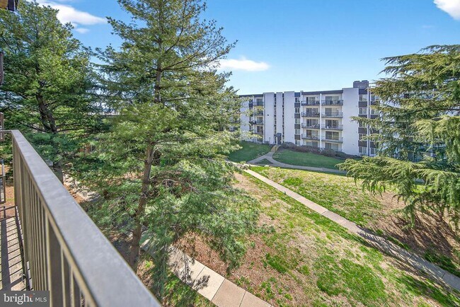 Building Photo - 60 S Van Dorn St