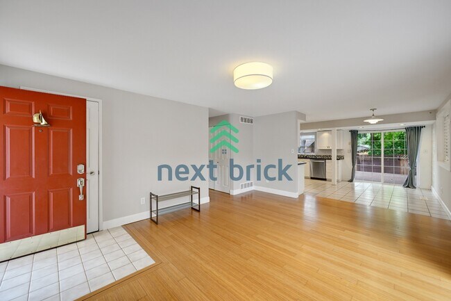 Building Photo - "Charming 3-Bedroom Bellevue Retreat: Cozy Comfort & Ideal Location!"
