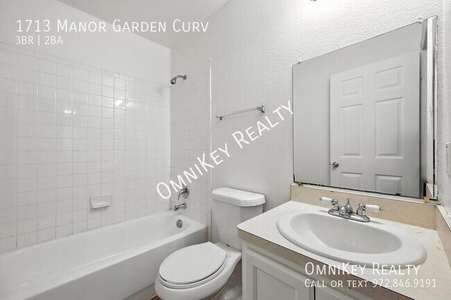 Building Photo - 1713 Manor Garden Curve