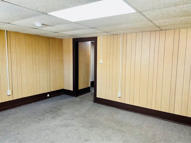 Building Photo - 115 N Grove St