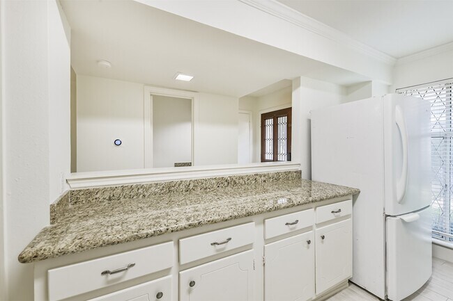 Building Photo - 2505 Watertown Mall St