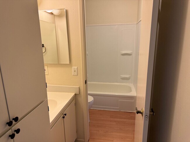 Building Photo - Gorgeous South Natomas Condo