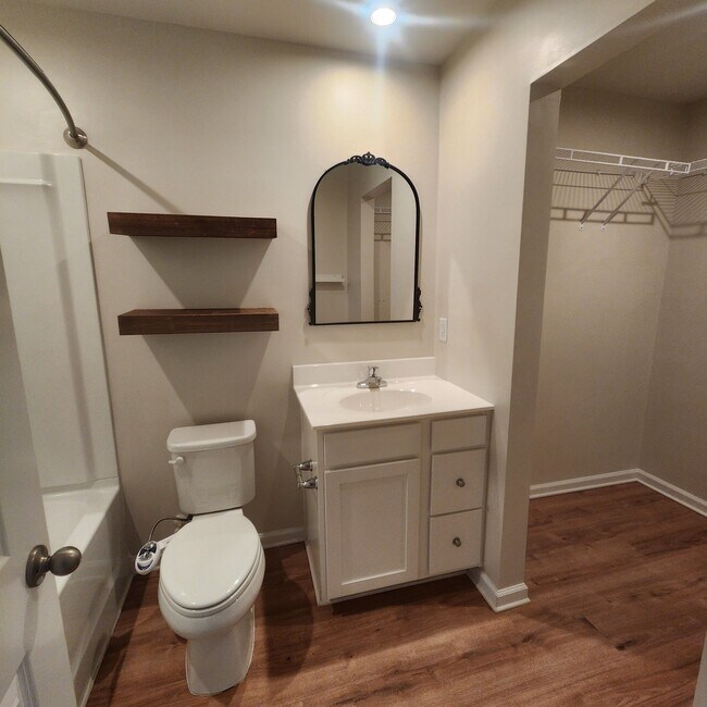 Building Photo - 525 Hampton Townes Dr