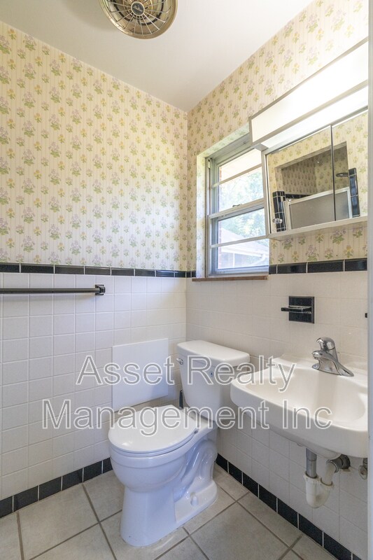 Building Photo - 6633 Wachese Ln
