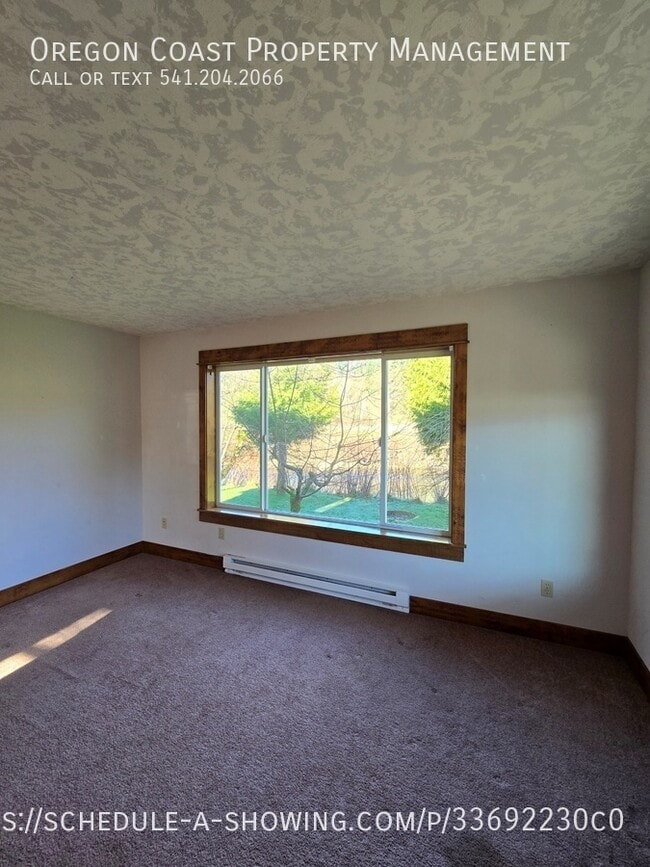 Building Photo - 1025 Wilson River Loop