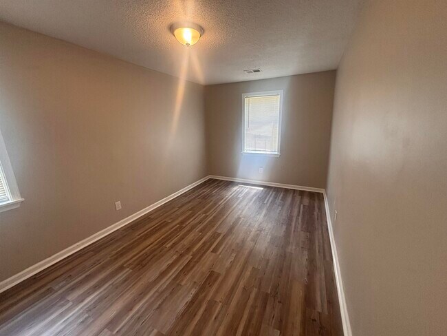 Building Photo - 2076 Goff Ave