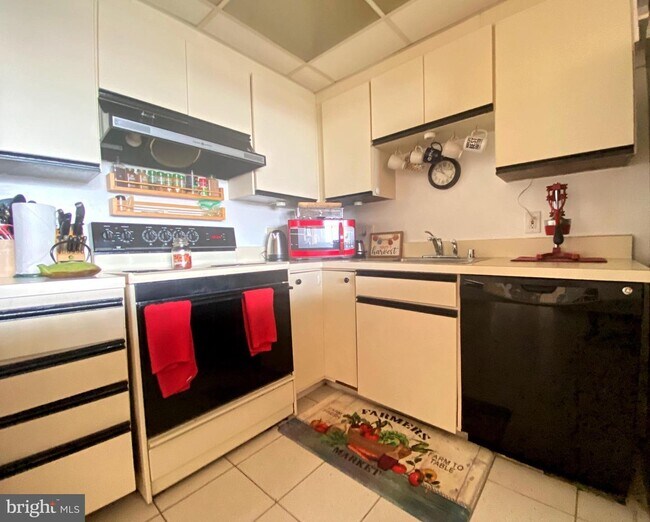 Building Photo - 6301 Stevenson Ave