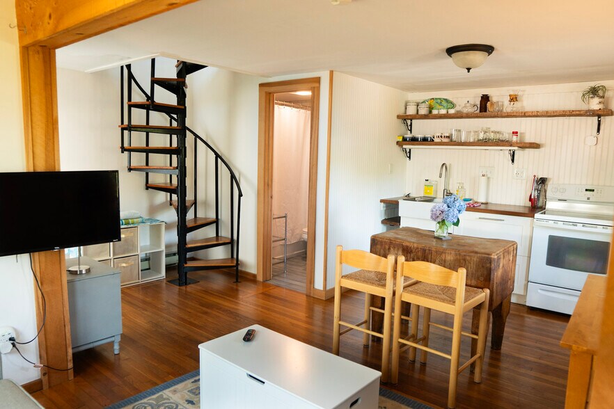 Kitchen and spiral stairs to second floor - 1 White Way