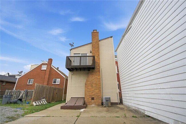 Building Photo - 4914 Cypress St