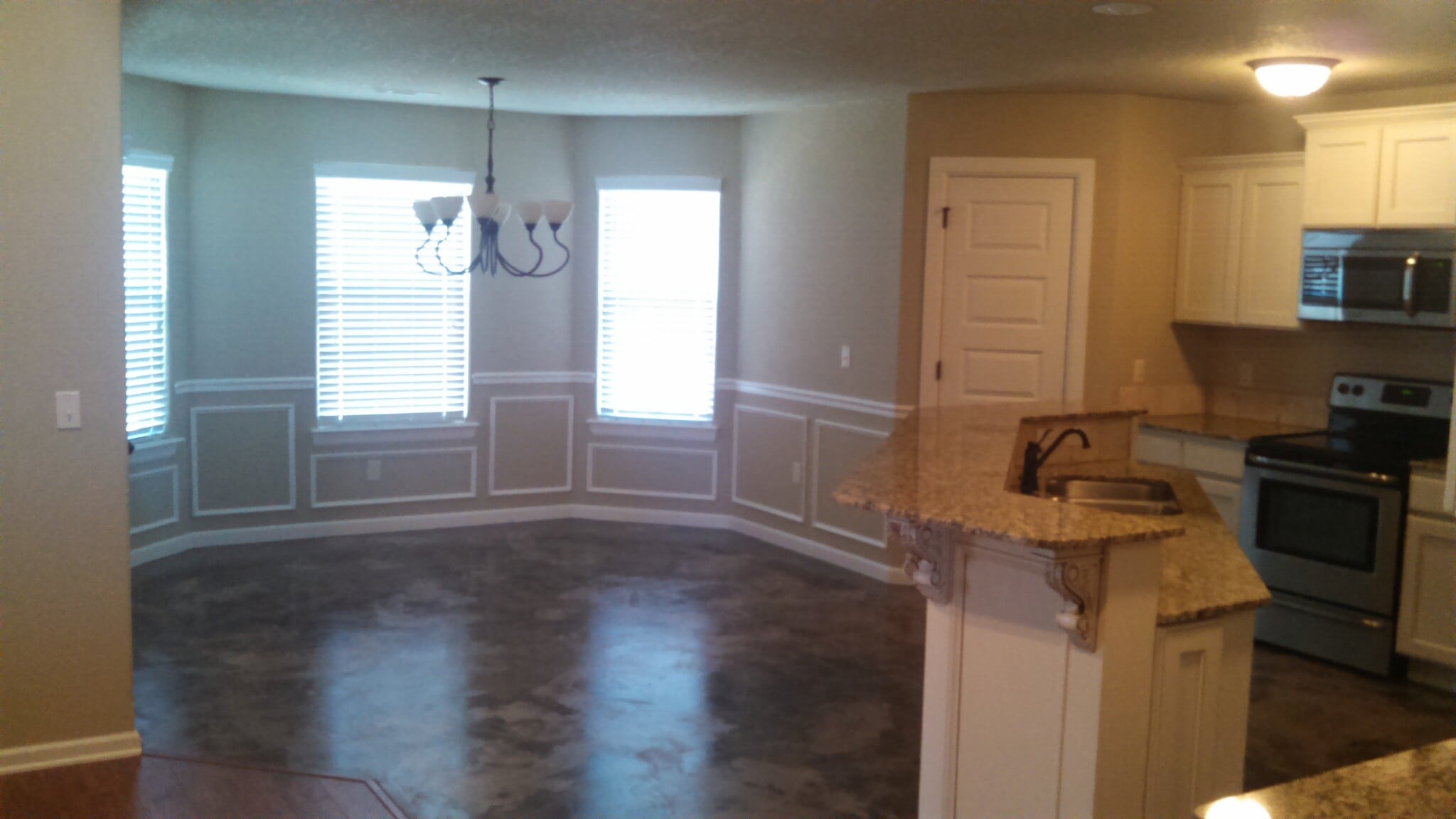 Building Photo - 451 Ravenna Dr