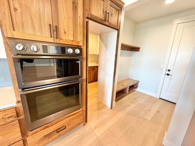 Building Photo - 3134 Blue Heron Dr