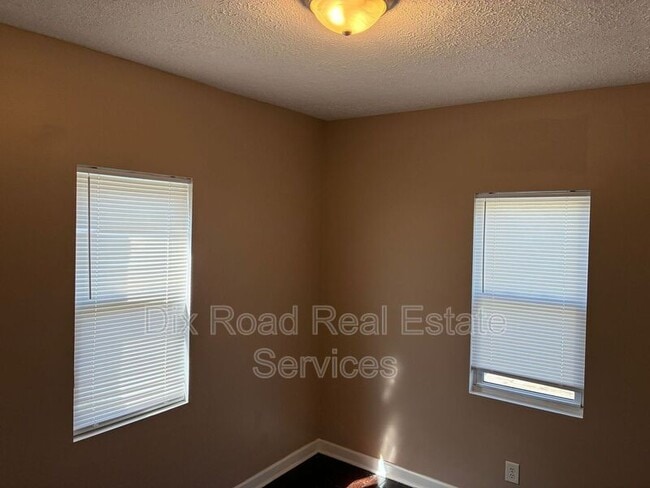 Building Photo - 1904 Baltimore St