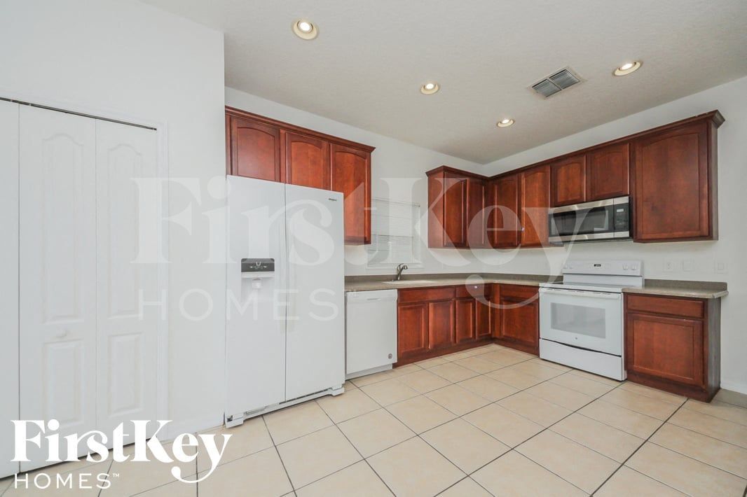Building Photo - 4302 Hidden Meadow Dr