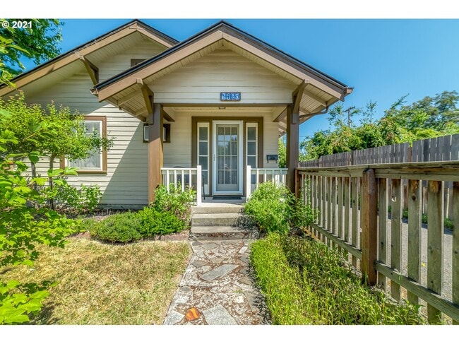Primary Photo - 1725 W 9th Pl