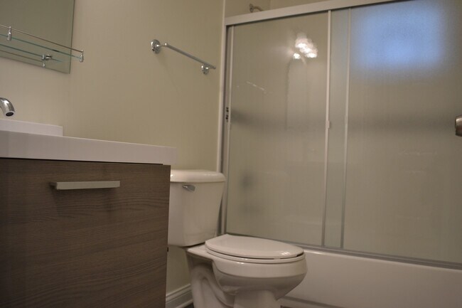 Building Photo - 4030 W Kamerling Ave
