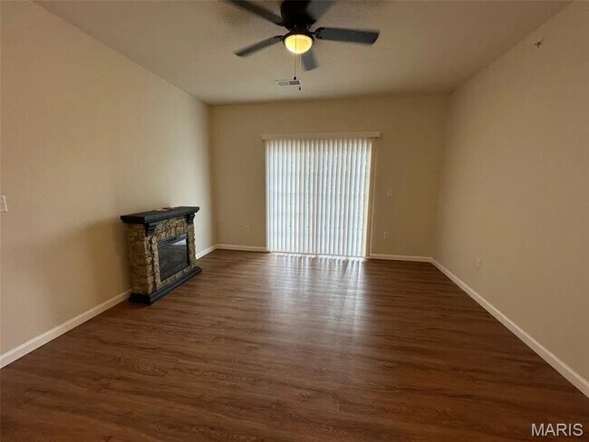 Building Photo - 135 Harmony Mdws Ct