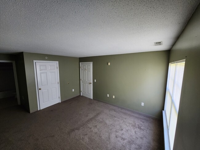 Building Photo - 104 Mill St