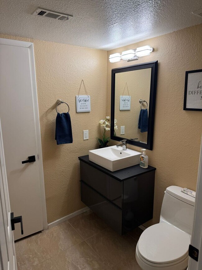 Building Photo - 163 Coventry Dr