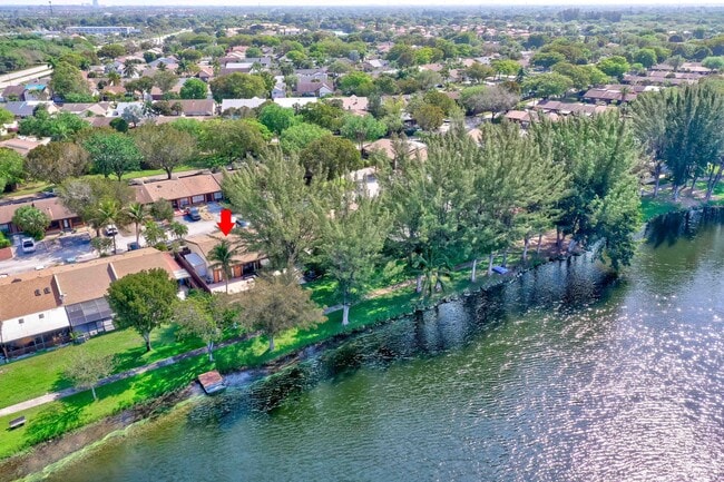 Building Photo - 2250 Buttonwood Ave