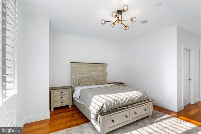 Building Photo - 147 Waterfront St