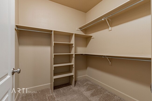 Building Photo - Available September 1 - Spacious 3 Bedroom...