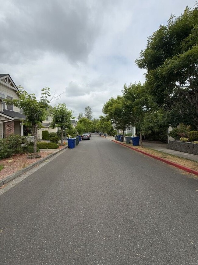 Building Photo - Darling Bellevue Home!