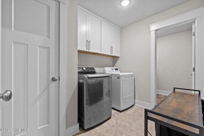 Building Photo - 217 Thistleberry Dr