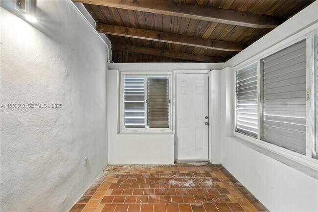 Building Photo - 2545 SW 27th Ln