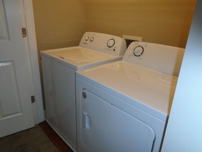 Building Photo - Reno Rental Finders -3118 Sterling Ridge Cir Sparks, NV 89431