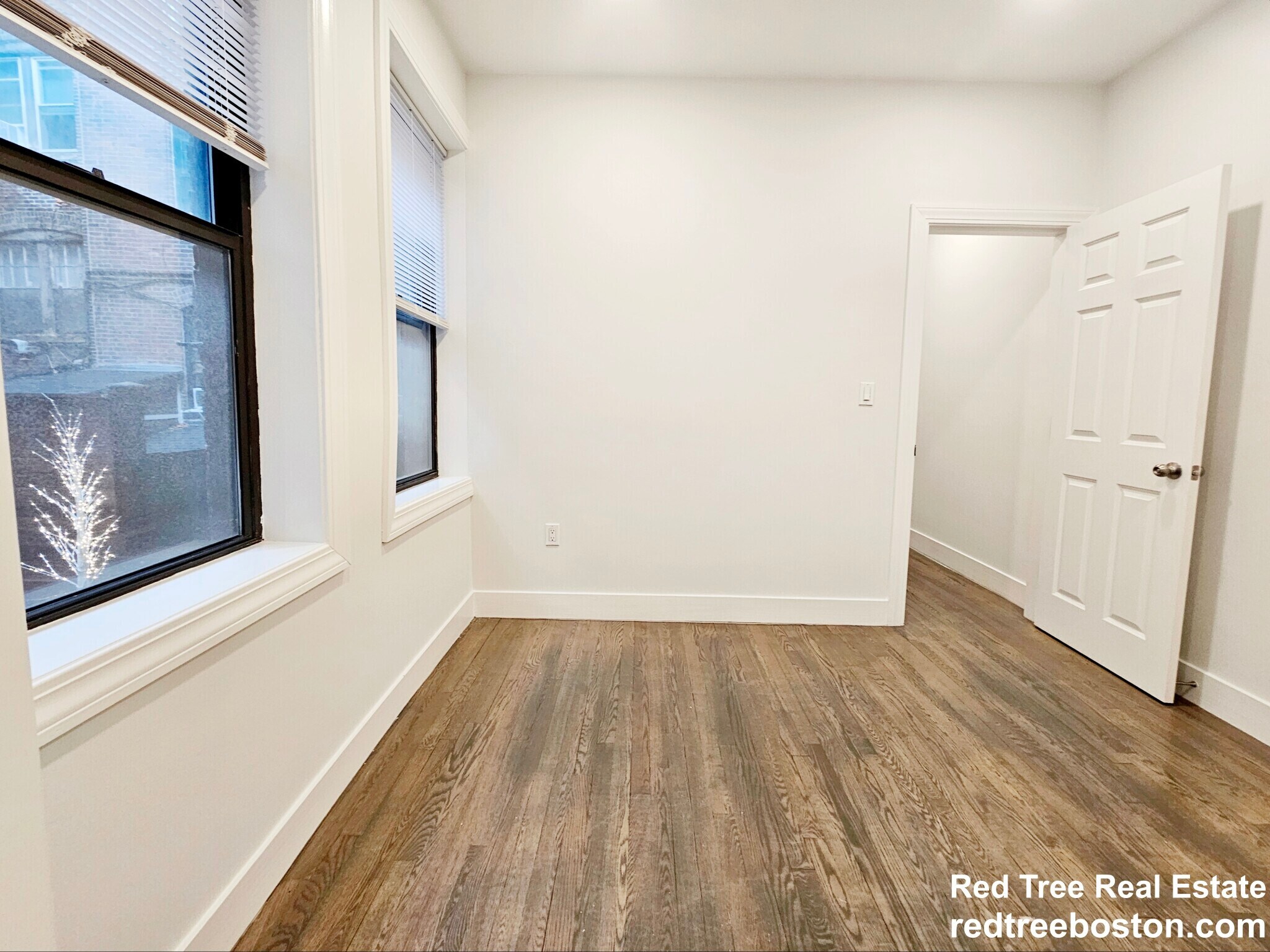 Building Photo - 24 Phillips St