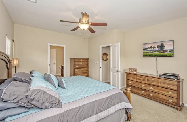 Building Photo - 5013 Bowles Dr