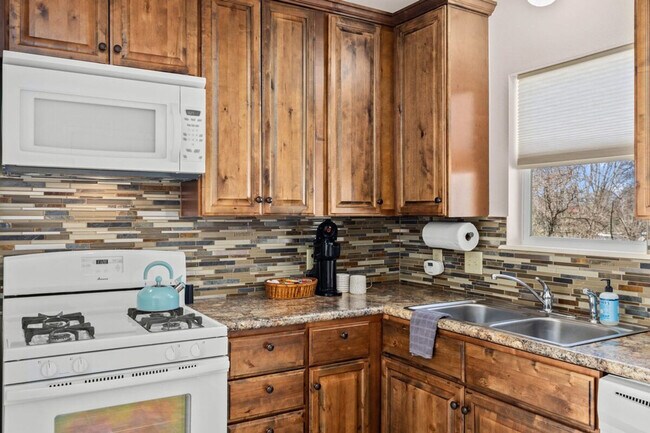 Building Photo - 145 Baxter Ln