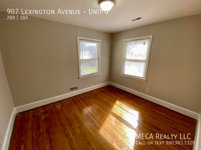 Building Photo - 907 Lexington Ave