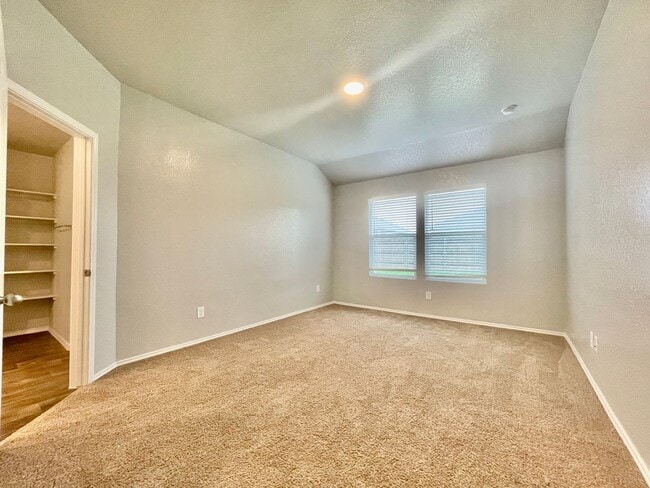 Building Photo - 4 Bedroom home in Cottonwood Creek w/ Fenced backyard