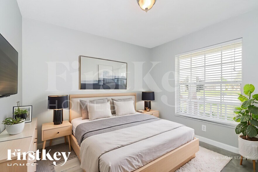 Building Photo - 12025 Larson Ln