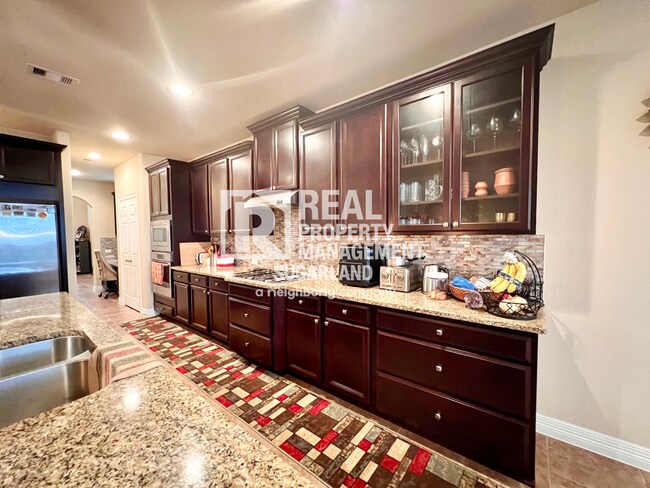 Building Photo - Stunning 5-Bedroom, 4.5-Bath Home for Rent in Richmond, TX