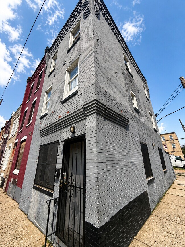 Building Photo - 2601 N Sartain St