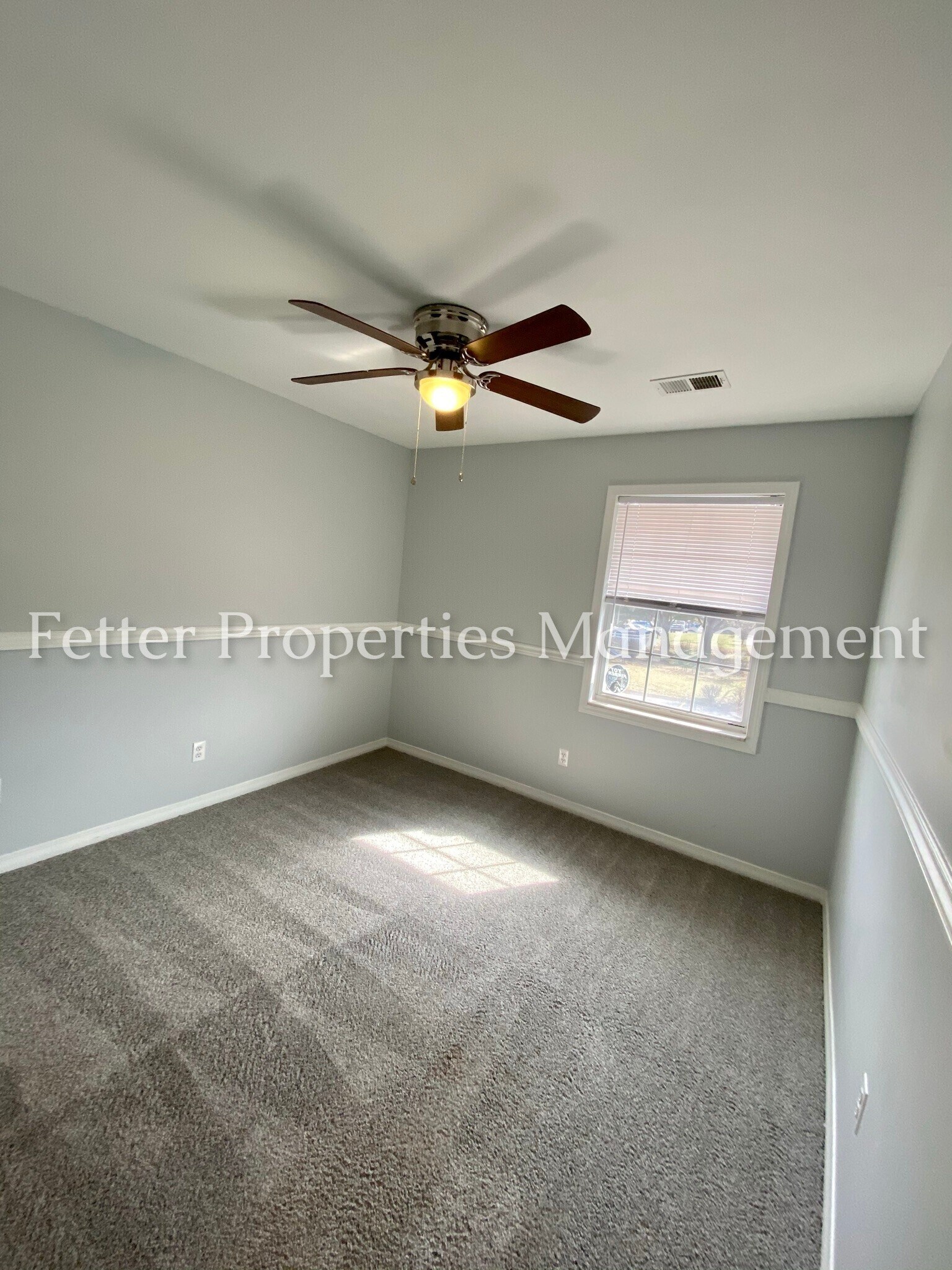 Building Photo - 5680 Kenwood Dr