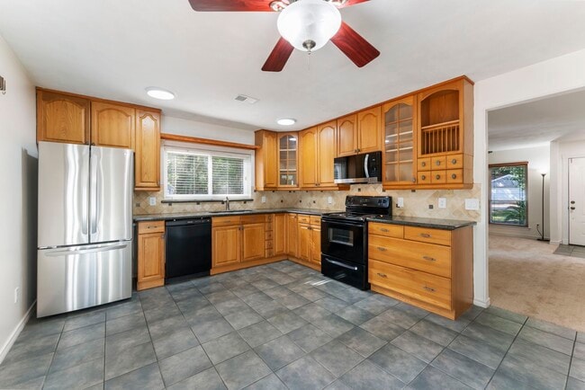 Building Photo - 30 Dellforest Ct