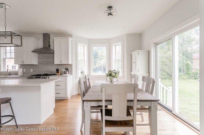 Building Photo - 29 Le Grand Ave