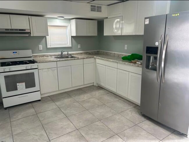 Building Photo - 32 S Bellevue Ave