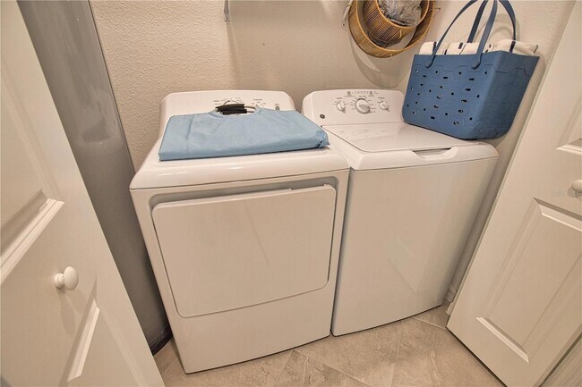 Building Photo - 12470 Wellen Golf St