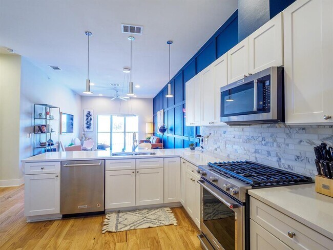 Building Photo - 908 Nueces St