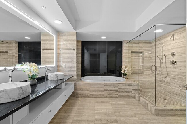 Building Photo - 101 S Fort Lauderdale Beach Blvd