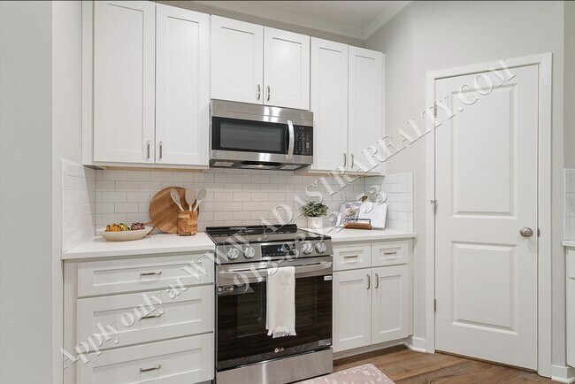 Building Photo - Brand New!! Townhome 3 Bed 2.5 Bath in Olathe-Available in JULY!!